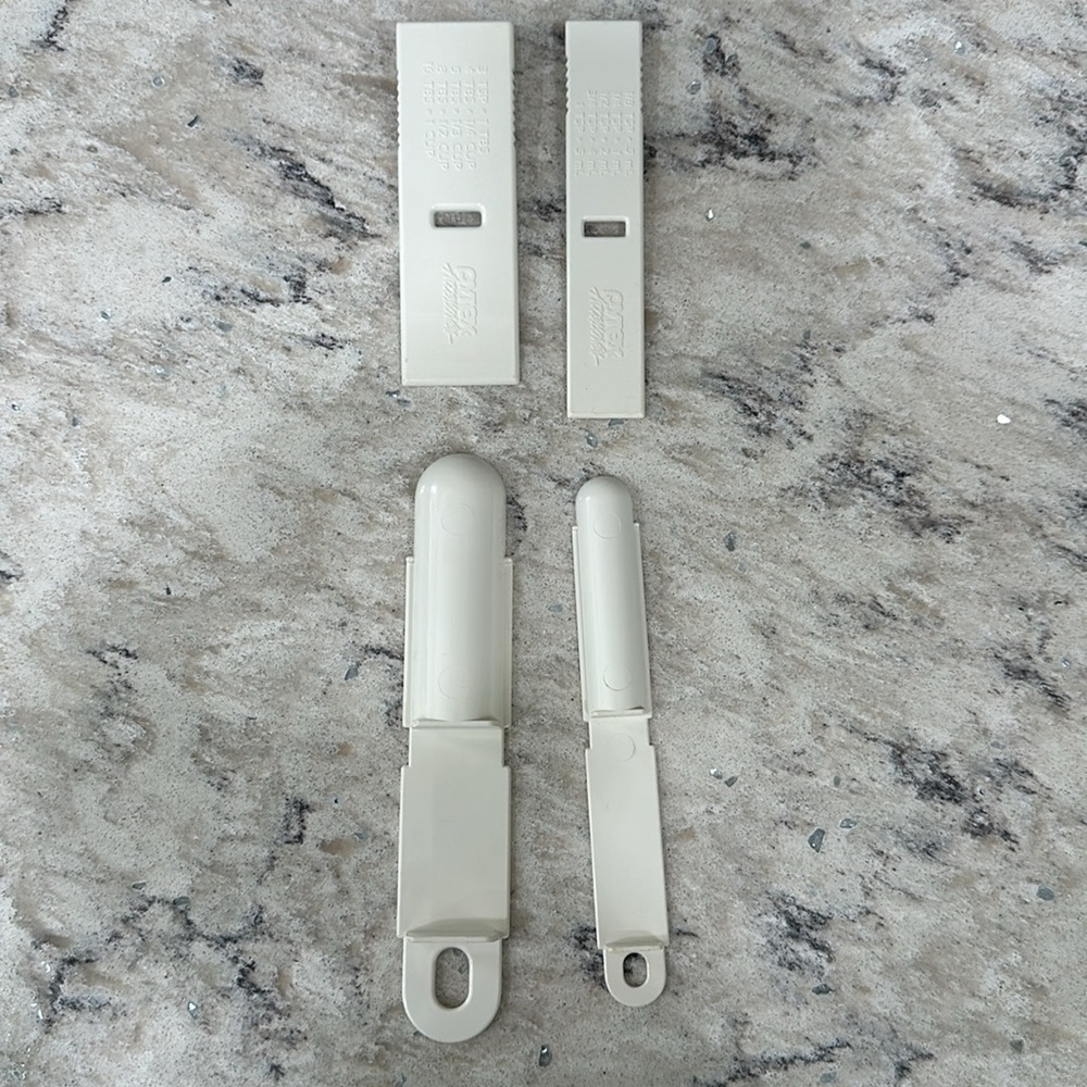 Pyrex Measuring Spoons - Picture 3 of 4